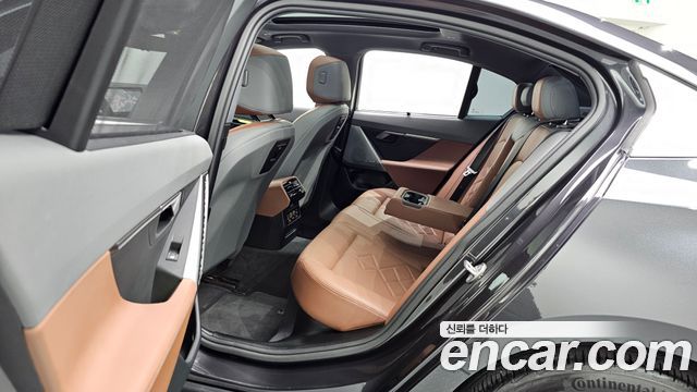 BMW 5-Series 2024 — photo 17