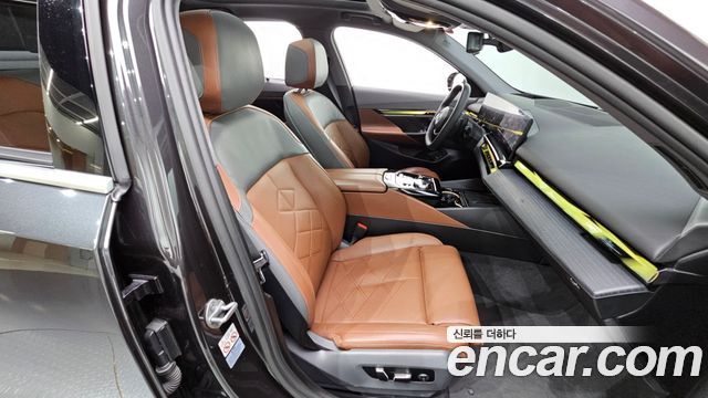 BMW 5-Series 2024 — photo 18
