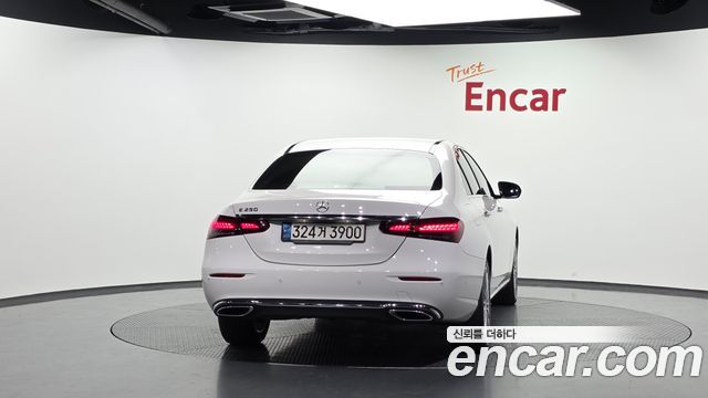 Mercedes-Benz E-Class 2021 — photo 4