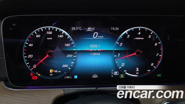 Mercedes-Benz E-Class 2021 — photo 11
