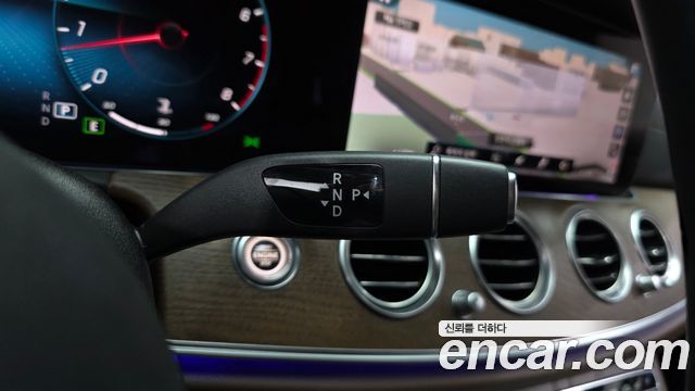 Mercedes-Benz E-Class 2021 — photo 12