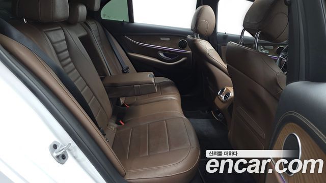 Mercedes-Benz E-Class 2021 — photo 18