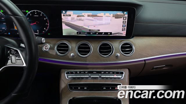 Mercedes-Benz E-Class 2021 — photo 20