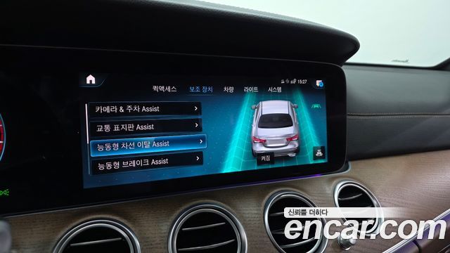 Mercedes-Benz E-Class 2021 — photo 24