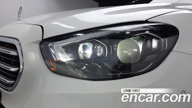 Mercedes-Benz E-Class 2021 — photo 8