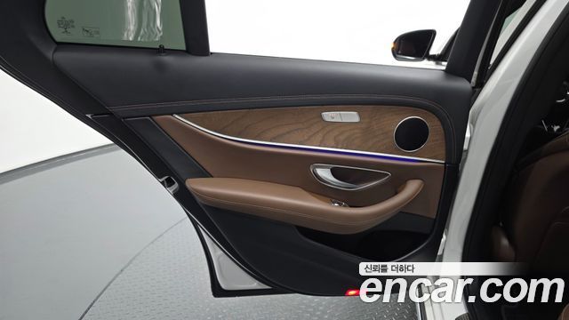Mercedes-Benz E-Class 2021 — photo 15