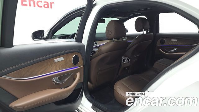 Mercedes-Benz E-Class 2021 — photo 16