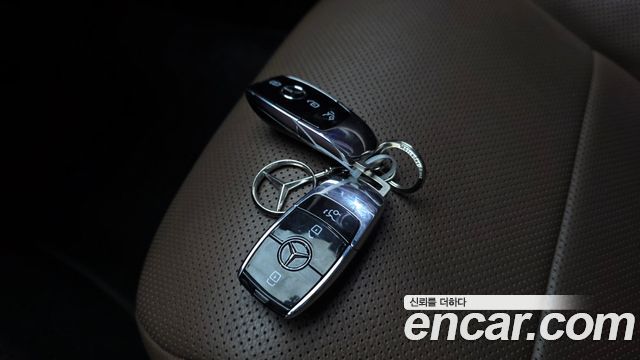 Mercedes-Benz E-Class 2021 — photo 38
