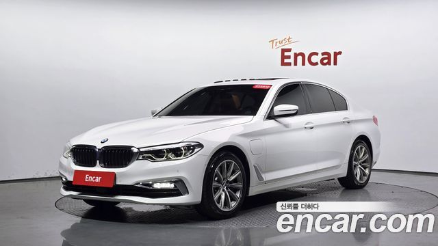 BMW 5-Series 2020 — photo 31