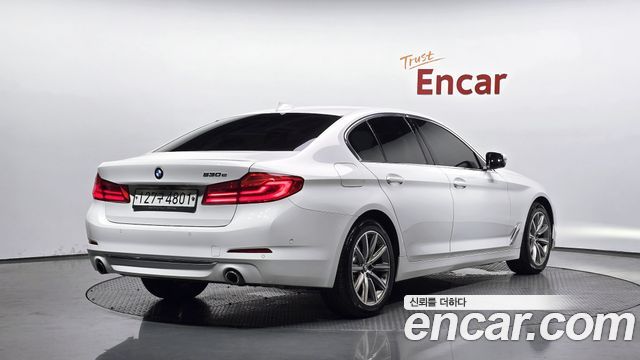 BMW 5-Series 2020 — photo 2