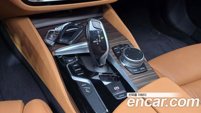 BMW 5-Series 2020 — photo 12