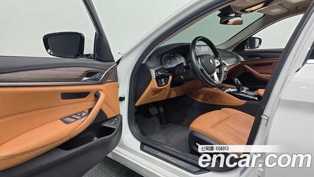 BMW 5-Series 2020 — photo 13