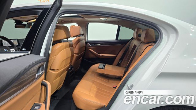 BMW 5-Series 2020 — photo 17