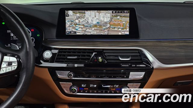 BMW 5-Series 2020 — photo 24
