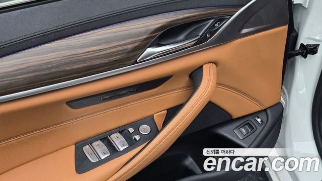 BMW 5-Series 2020 — photo 25