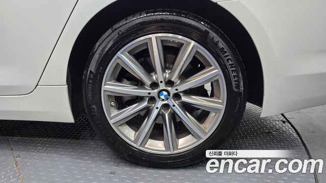 BMW 5-Series 2020 — photo 7