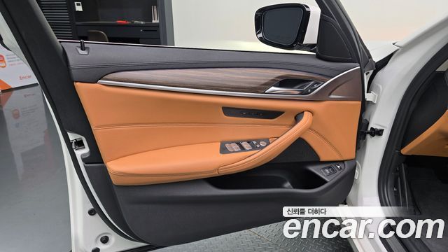 BMW 5-Series 2020 — photo 14