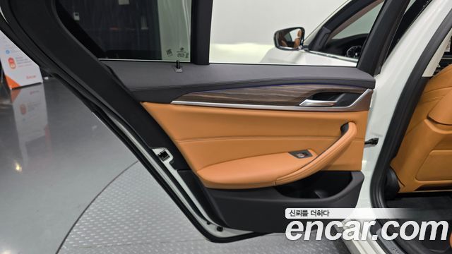 BMW 5-Series 2020 — photo 15