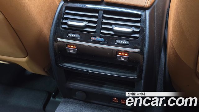 BMW 5-Series 2020 — photo 28
