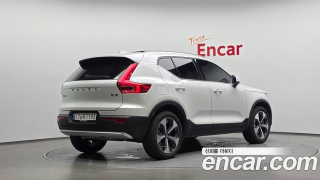 Volvo XC40 2024 — photo 2