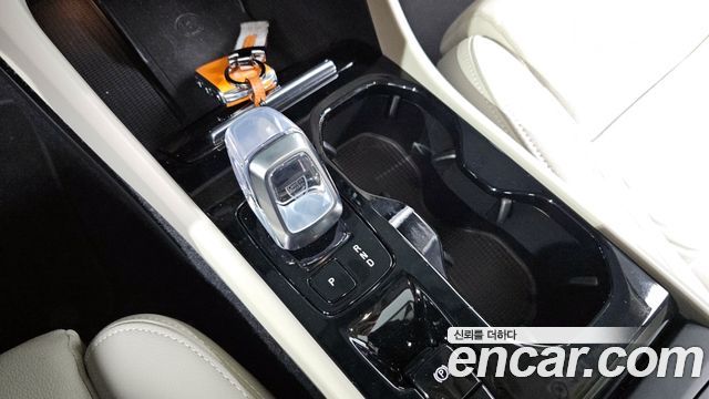 Volvo XC40 2024 — photo 9