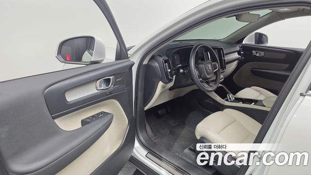 Volvo XC40 2024 — photo 10