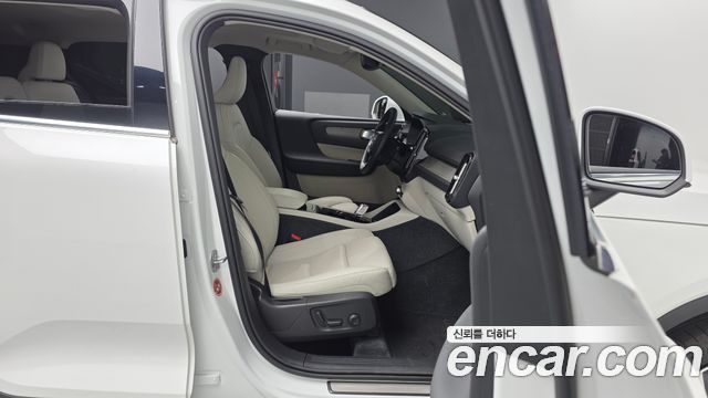 Volvo XC40 2024 — photo 11