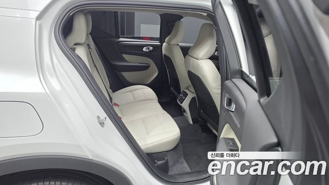 Volvo XC40 2024 — photo 12
