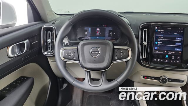 Volvo XC40 2024 — photo 13