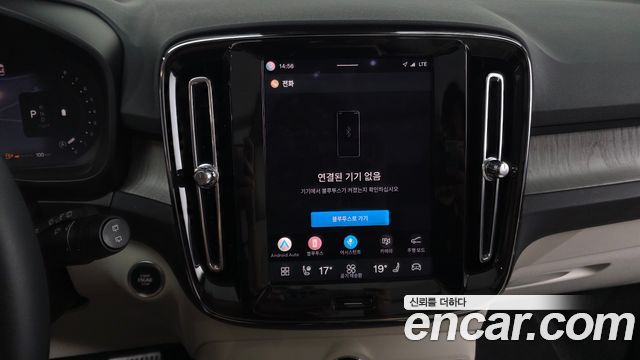 Volvo XC40 2024 — photo 17