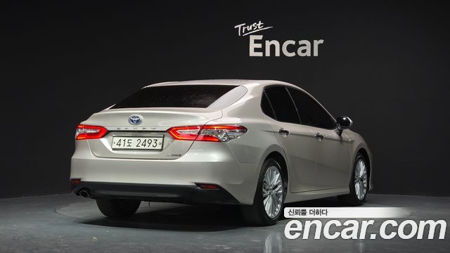 Toyota Camry 2018 — photo 2