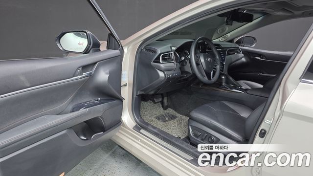Toyota Camry 2018 — photo 13