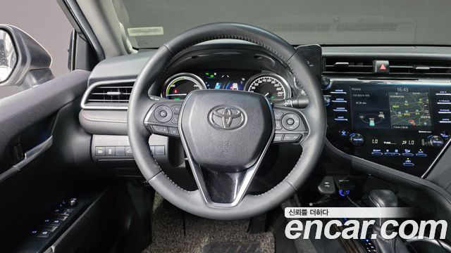 Toyota Camry 2018 — photo 18