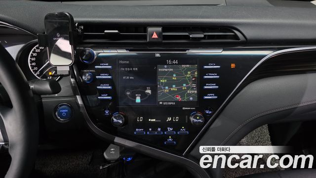 Toyota Camry 2018 — photo 20