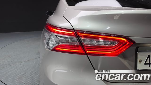 Toyota Camry 2018 — photo 9