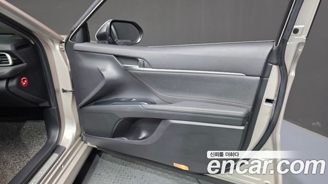 Toyota Camry 2018 — photo 14