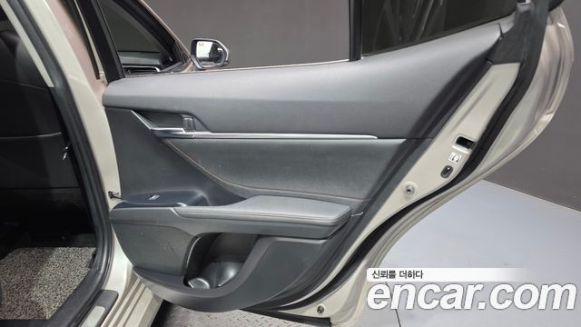 Toyota Camry 2018 — photo 15