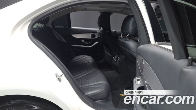 Mercedes-Benz C-Class 2017 — photo 12