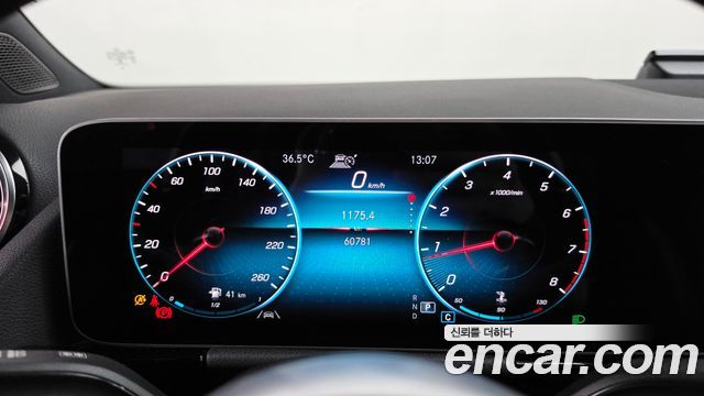 Mercedes-Benz GLA-Class 2020 — photo 8