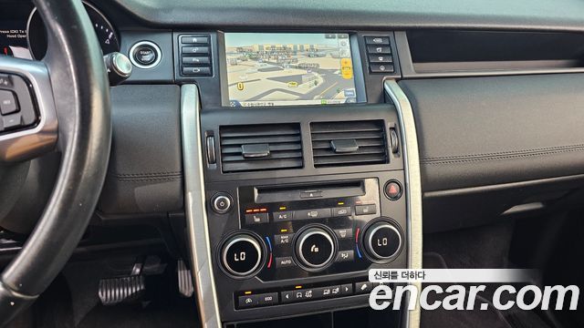 Land Rover Discovery Sport 2016 — photo 14