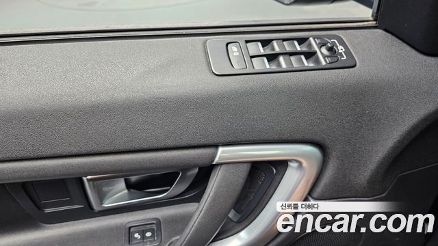 Land Rover Discovery Sport 2016 — photo 16