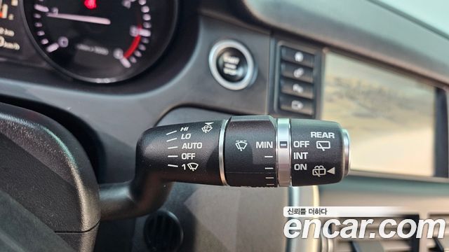 Land Rover Discovery Sport 2016 — photo 17