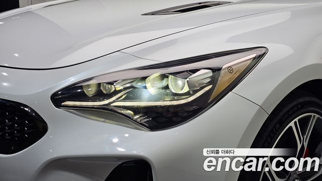 Kia Stinger 2018 — photo 8