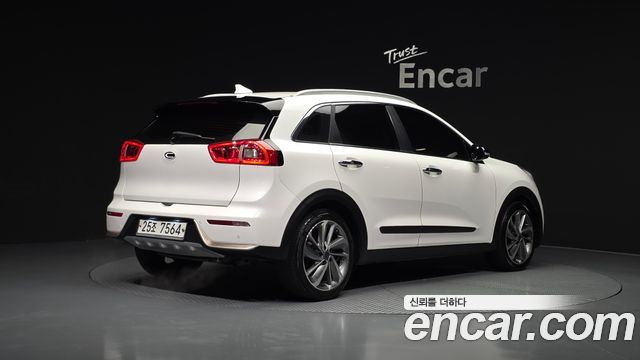 Kia Niro 2017 — photo 2