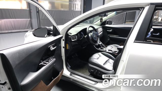 Kia Niro 2017 — photo 13