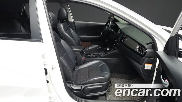 Kia Niro 2017 — photo 17