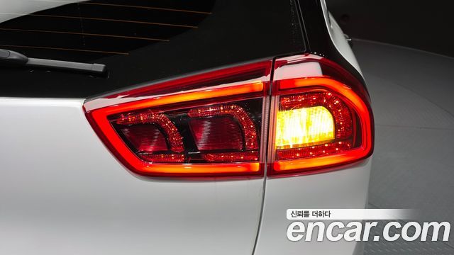 Kia Niro 2017 — photo 9