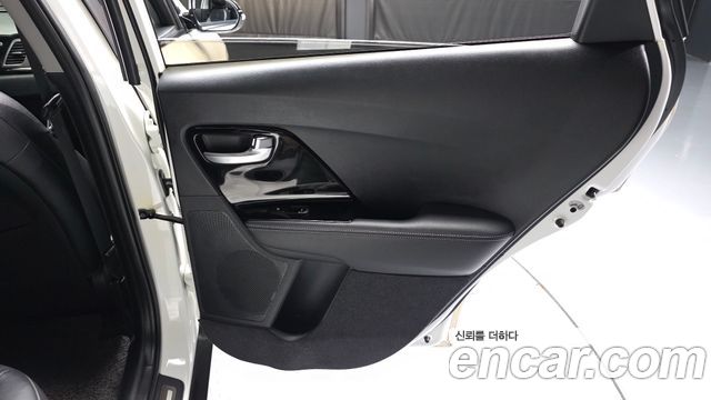 Kia Niro 2017 — photo 15