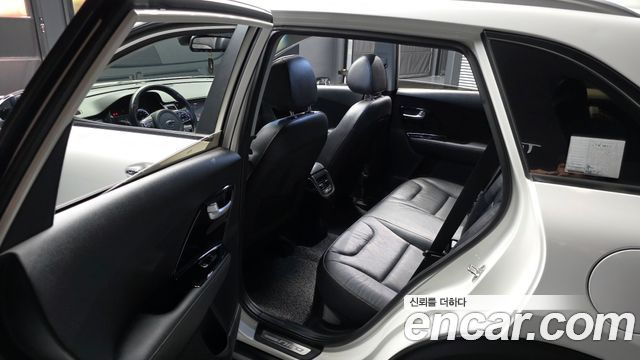 Kia Niro 2017 — photo 16