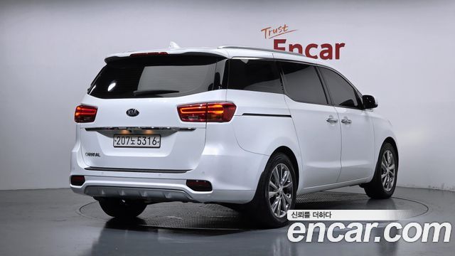 Kia Canival 2020 — photo 2